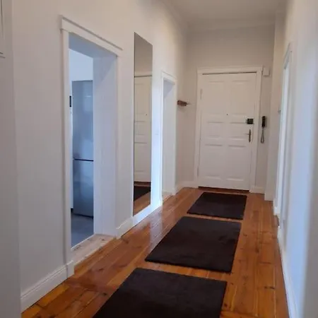 Charmante Altbauwohnung Im Zentrum Von Апартаменти *
