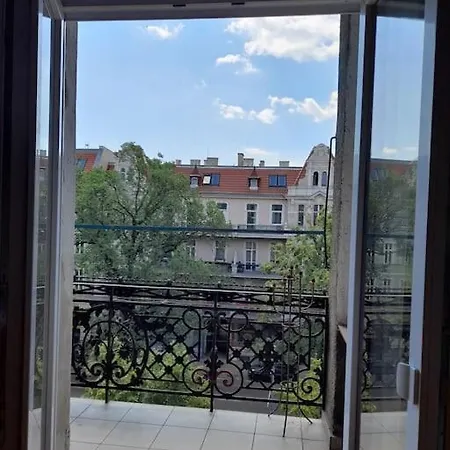 Charmante Altbauwohnung Im Zentrum Von Апартаменти *