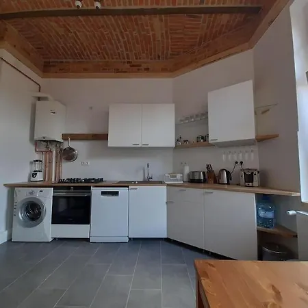 Charmante Altbauwohnung Im Zentrum Von Апартаменти *